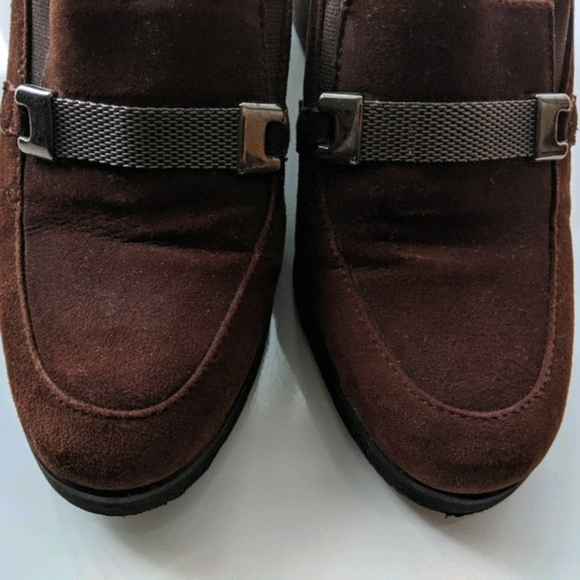 ANDRE ASSOUS Featherweights Pump Suede - Picture 11 of 11